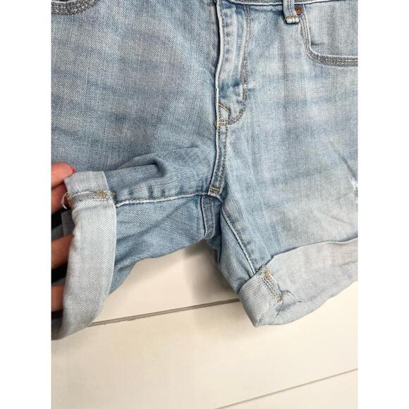 Gap Sexy Boyfriend Destructed Light Wash Distressed Cuffed Shorts Size 28 - Picture 6 of 12